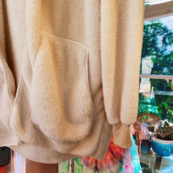 zilcremo white plush babydoll hooded cardi ✨🔮 - Picture 4 of 7